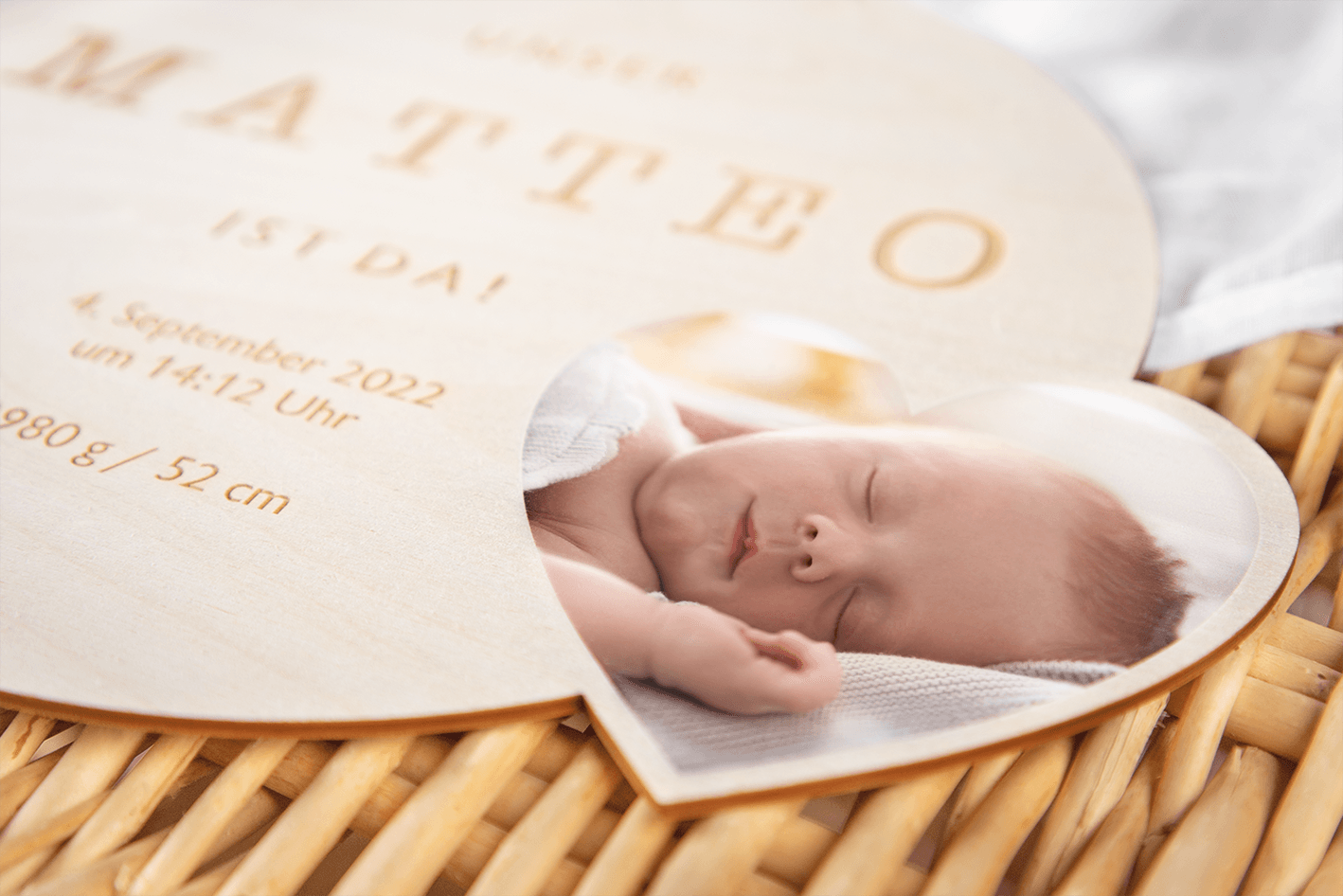 Geburtstafel aus Holz mit Babyfoto